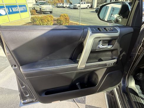 Used 2017 Toyota 4Runner Limited image 14