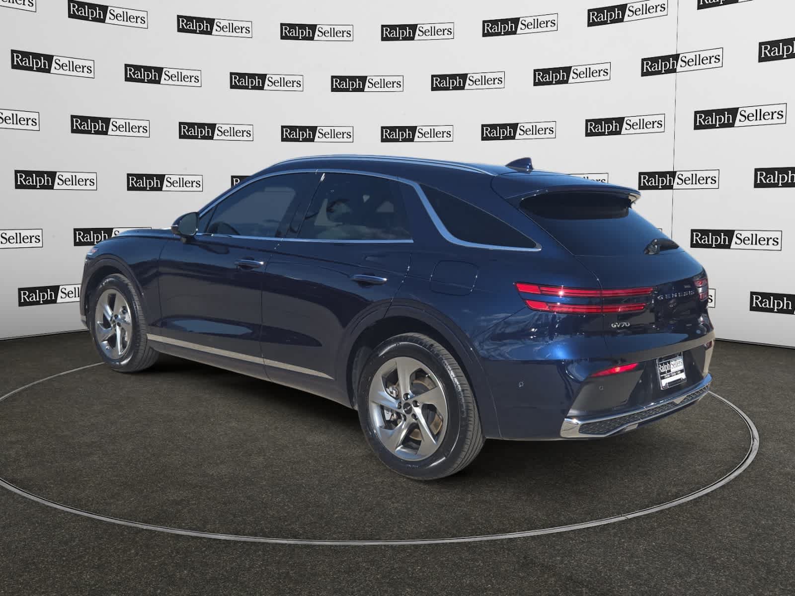 Used 2026 Genesis GV70 2.5T Advanced AWD/4WD image 4