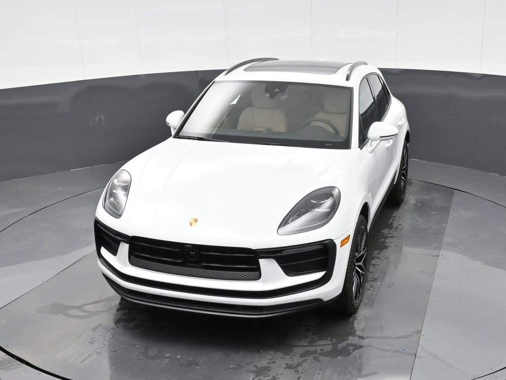 Certified 2026 Porsche Macan AWD/4WD image 33