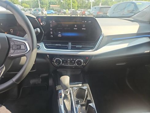 Used 2025 Chevrolet Trax LT w/ Driver Confidence Package FWD image 18