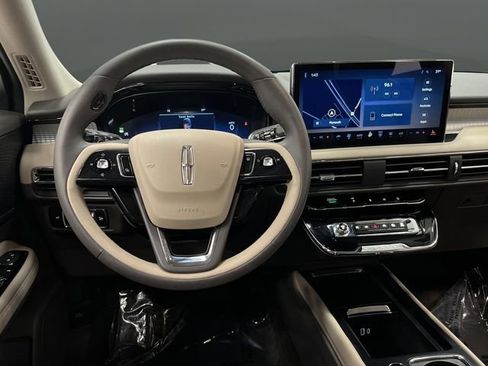 Used 2023 Lincoln Corsair AWD image 5