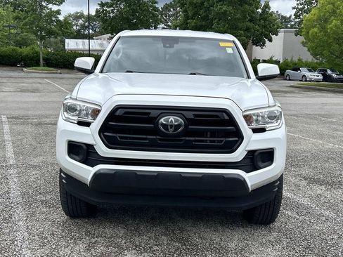 Used 2019 Toyota Tacoma SR5 RWD image 2