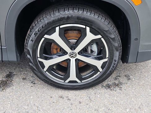 Used 2025 Volkswagen Tiguan SE AWD/4WD image 5