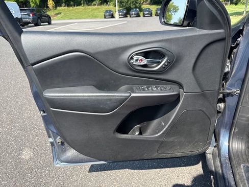 Used 2019 Jeep Cherokee Limited AWD/4WD image 19
