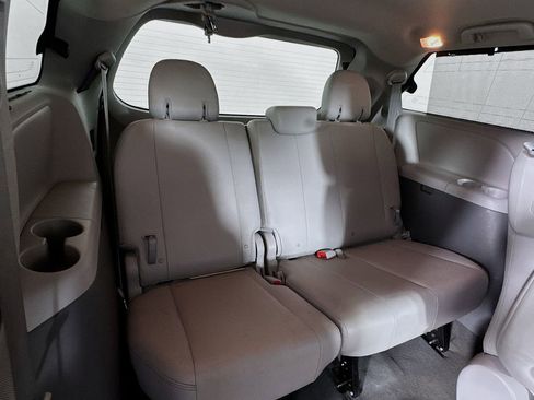 Used 2020 Toyota Sienna XLE Premium image 24