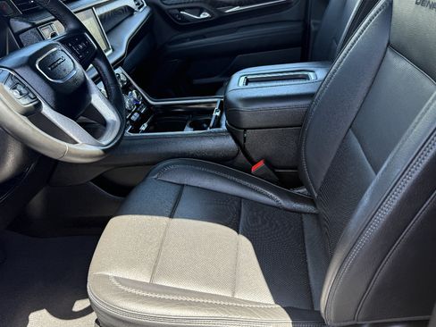 Used 2023 GMC Yukon XL Denali AWD/4WD image 12