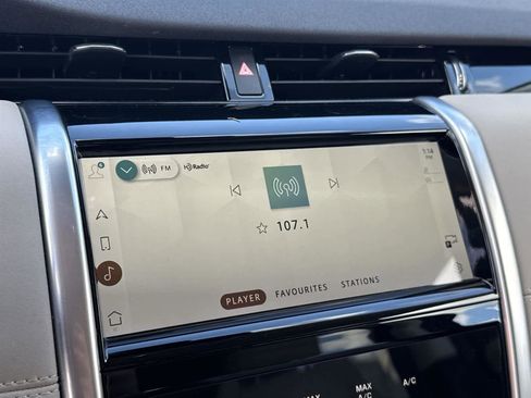 Used 2022 Land Rover Discovery Sport SE image 25