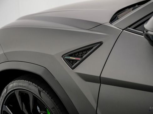 Used 2022 Lamborghini Urus AWD/4WD image 36
