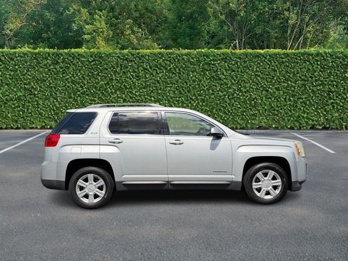 Used 2015 GMC Terrain SLE FWD image 2