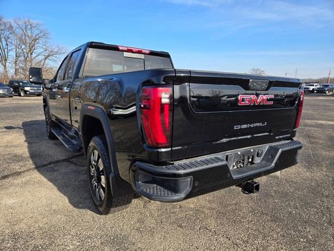Used 2025 GMC Sierra 2500 Denali image 6