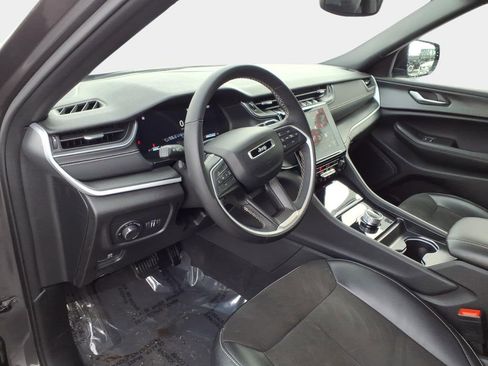 Certified 2024 Jeep Grand Cherokee L Altitude image 11