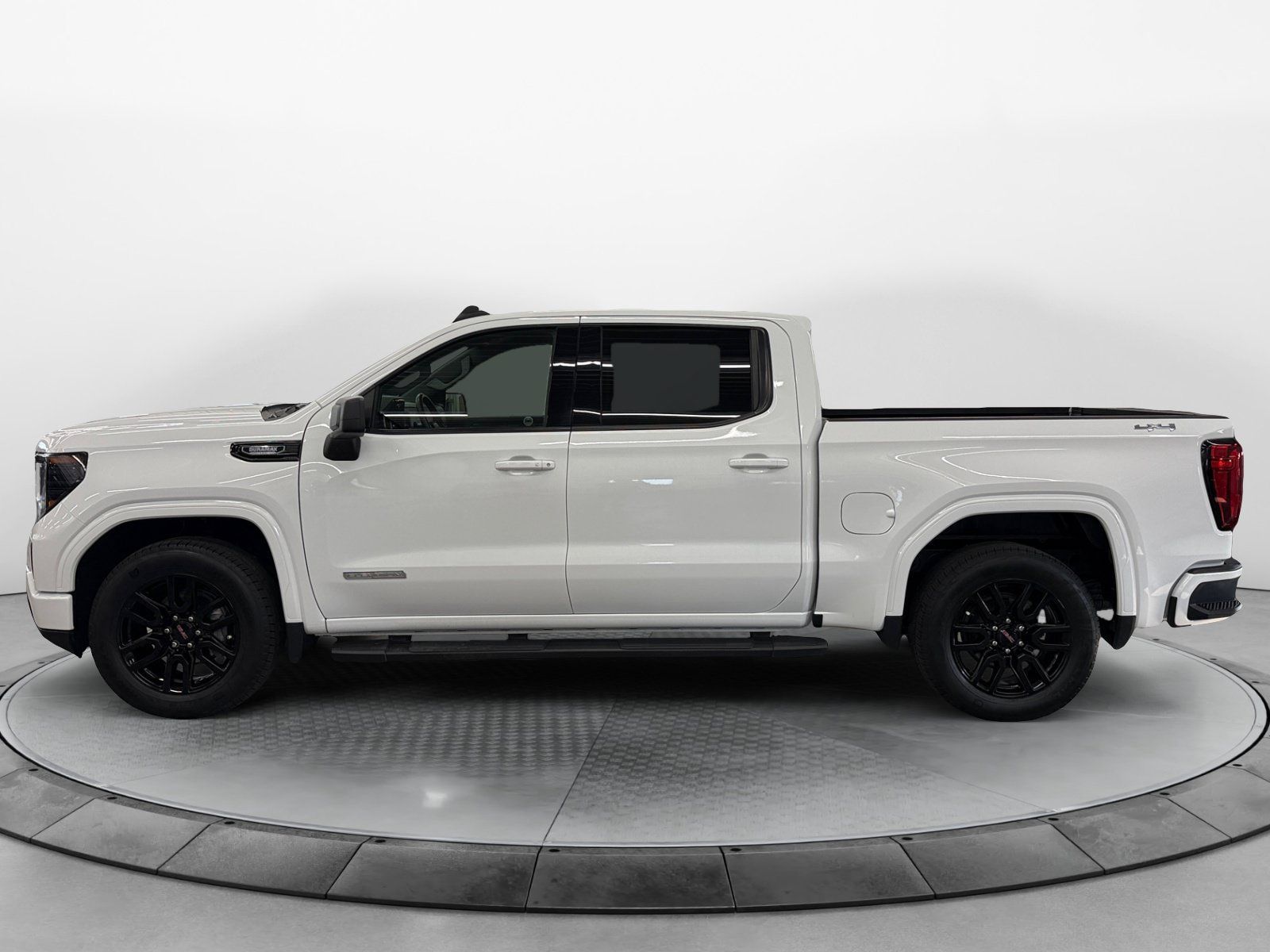 Used 2024 GMC Sierra 1500 Elevation w/ LPO, Elevation Black Package AWD/4WD image 3