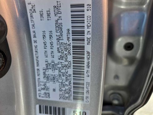 Used 2018 Toyota Tacoma SR5 AWD/4WD image 29
