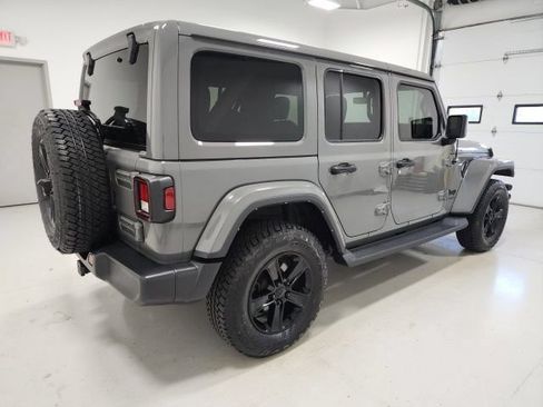 Used 2022 Jeep Wrangler Unlimited Sahara AWD/4WD image 13