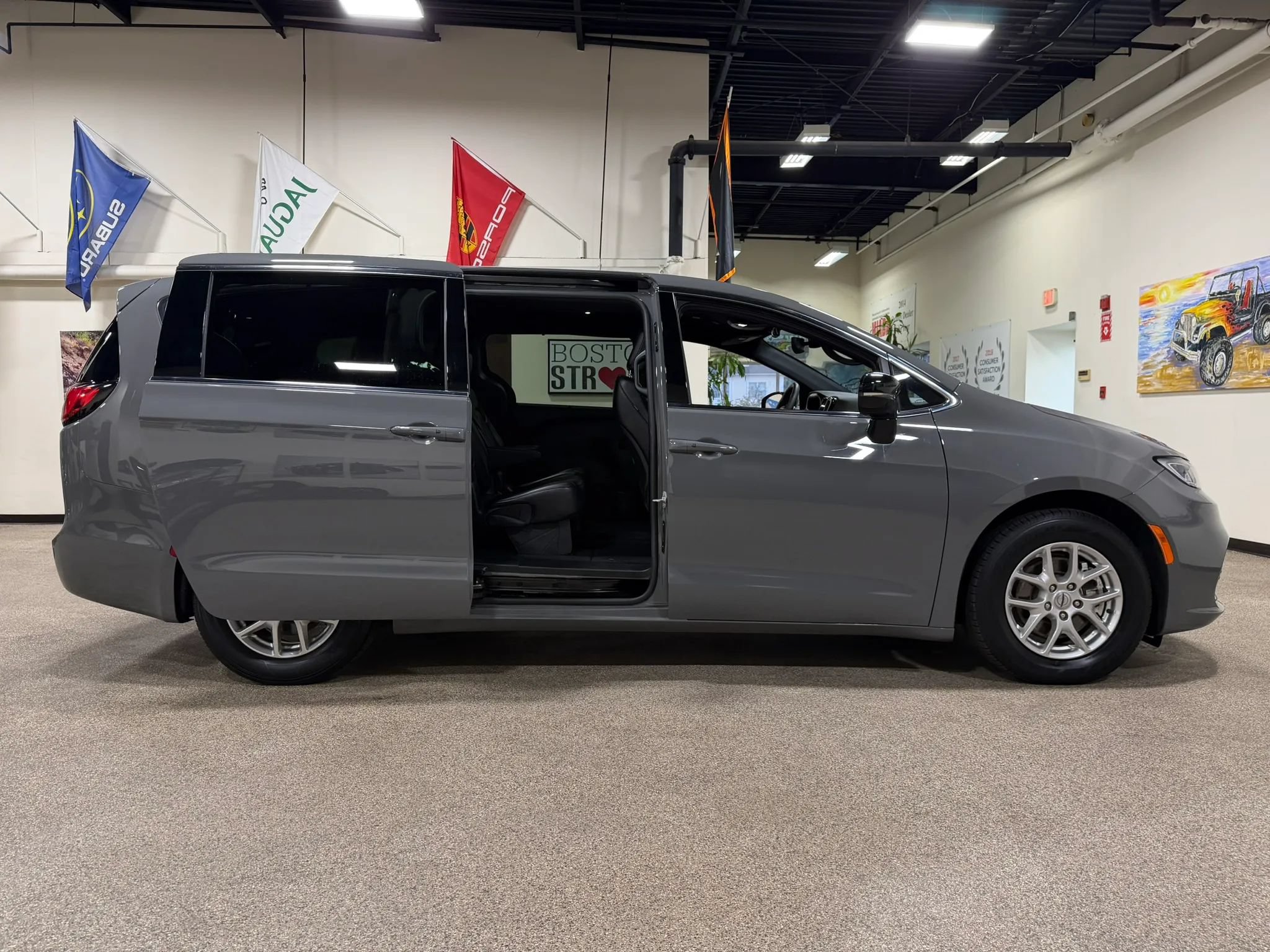 Used 2025 Chrysler Pacifica Select FWD image 21