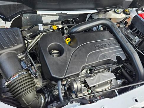 Used 2025 Chevrolet Equinox LT w/ Safety and Technology Package FWD image 11