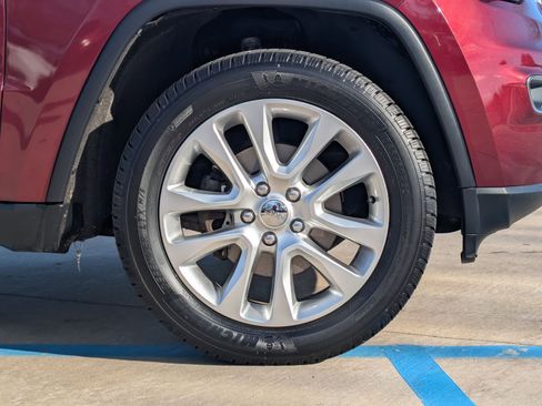 Used 2017 Jeep Grand Cherokee Limited w/ Luxury Group II image 32