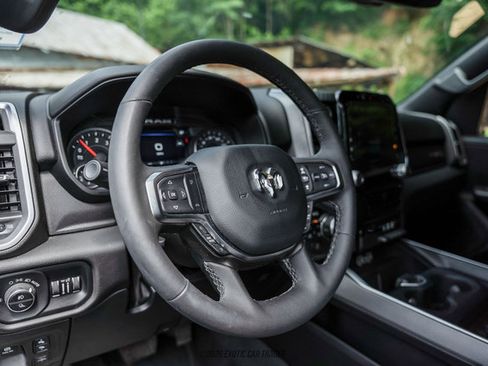 Used 2025 RAM 1500 Big Horn AWD/4WD image 38