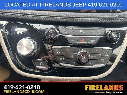 Used 2020 Chrysler Pacifica Limited image 28