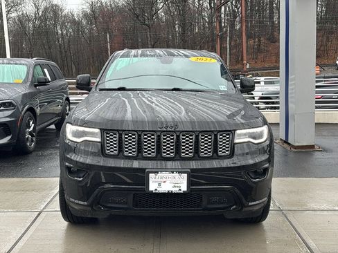 Certified 2022 Jeep Grand Cherokee Laredo X image 3