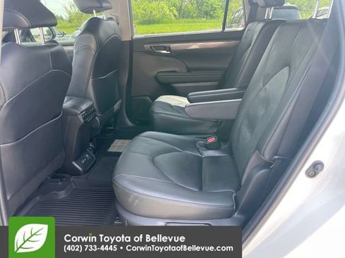 Used 2023 Toyota Highlander Platinum AWD/4WD image 25