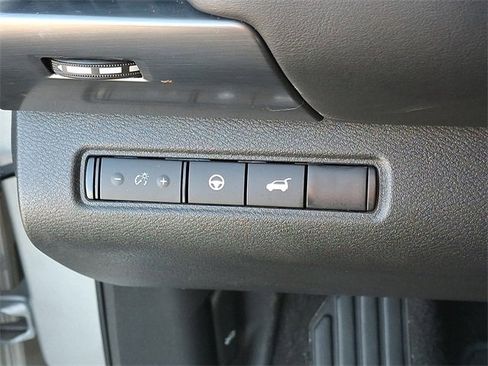 Used 2025 Nissan Pathfinder SL image 24