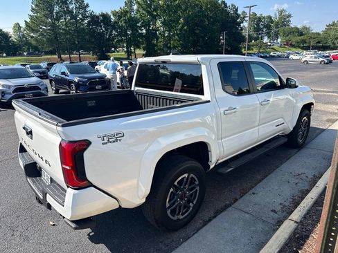 Used 2025 Toyota Tacoma TRD Sport AWD/4WD image 2