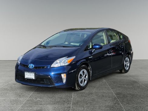 Used 2015 Toyota Prius Four image 3