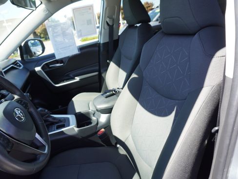 Used 2025 Toyota RAV4 XLE w/ Weather Package AWD/4WD image 22