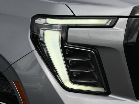 Used 2025 GMC Yukon XL AT4 w/ AT4 Premium Package image 14