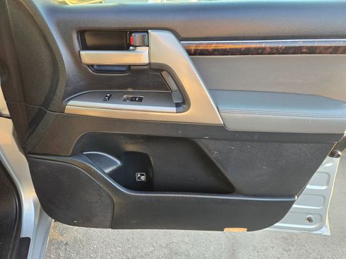 Used 2008 Toyota Land Cruiser image 16