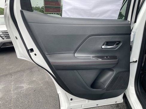 New 2025 Nissan Kicks SR FWD image 14