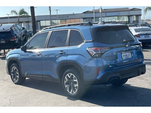 Used 2025 Subaru Forester Premium image 3