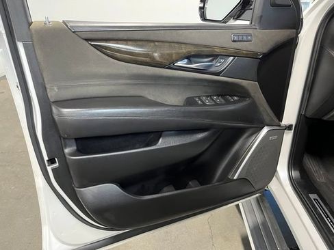 Used 2019 Cadillac Escalade ESV Platinum AWD/4WD image 24