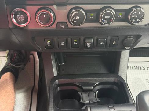 Used 2020 Toyota Tacoma TRD Sport w/ Technology Package AWD/4WD image 18