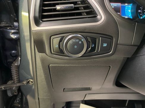 Used 2024 Ford Edge SE image 25