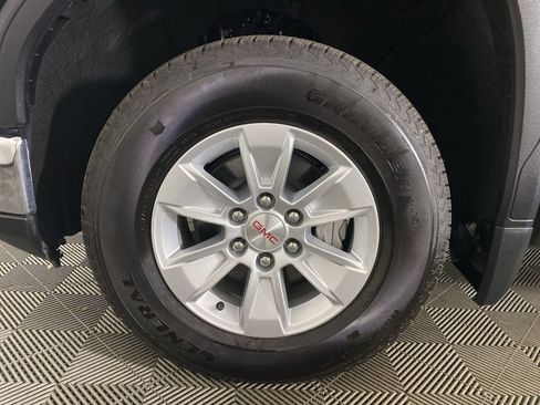 Certified 2025 GMC Sierra 1500 SLE w/ Preferred Package image 36