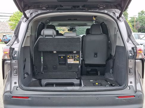 Certified 2023 Toyota Sienna XLE FWD image 31