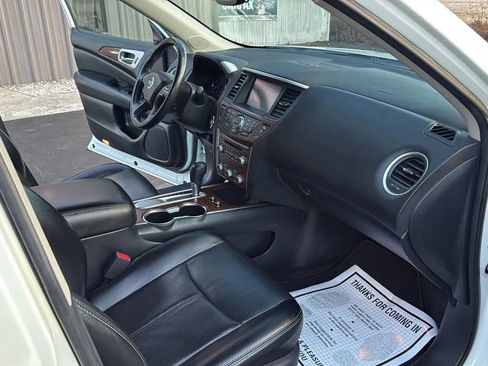 Used 2018 Nissan Pathfinder Platinum image 16
