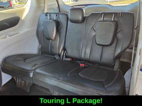 Used 2024 Chrysler Pacifica Touring-L FWD image 12