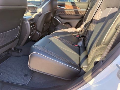 New 2025 Jeep Grand Cherokee Summit image 10