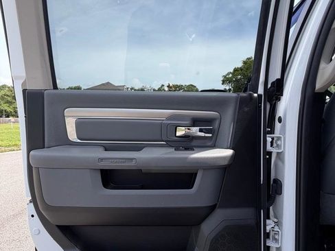 Used 2019 RAM 1500 Classic SLT RWD image 11