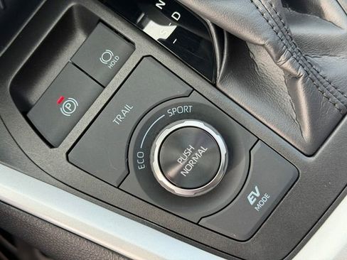 Certified 2024 Toyota Tacoma SR image 38