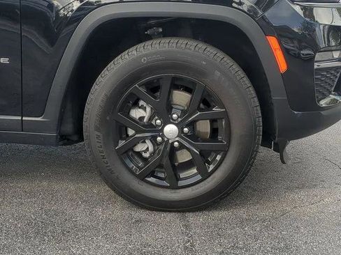Certified 2023 Jeep Grand Cherokee Limited RWD image 11