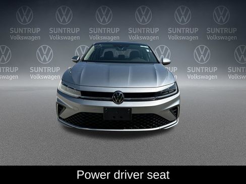 Used 2025 Volkswagen Jetta SE FWD image 10