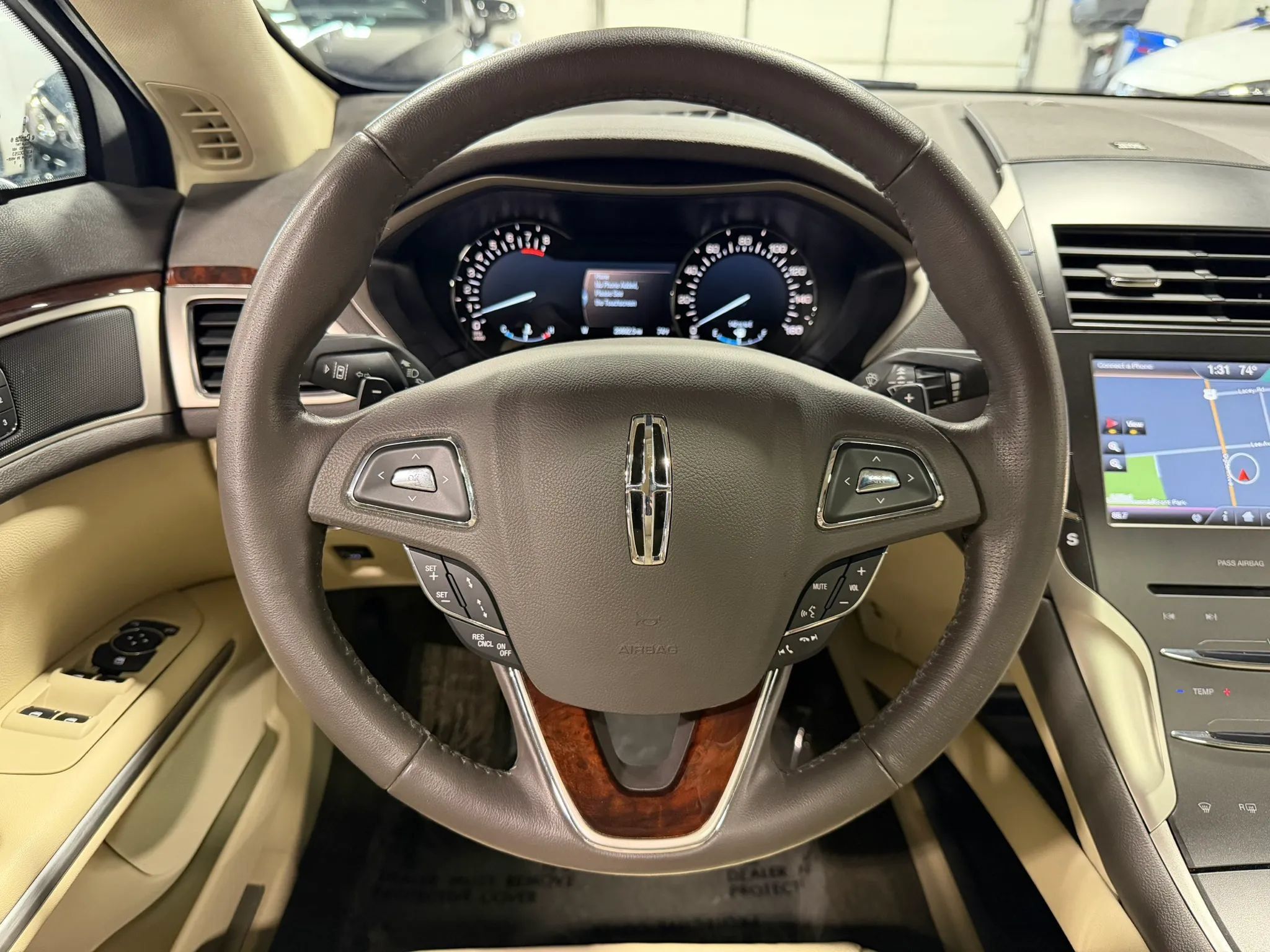 Used 2013 Lincoln MKZ FWD image 14