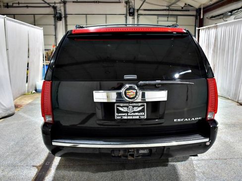Used 2014 Cadillac Escalade Luxury RWD image 5