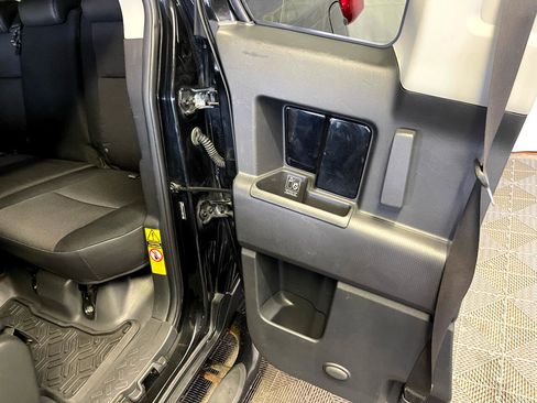 Used 2007 Toyota FJ Cruiser 4WD w/ Upgrade Pkg 2 image 29