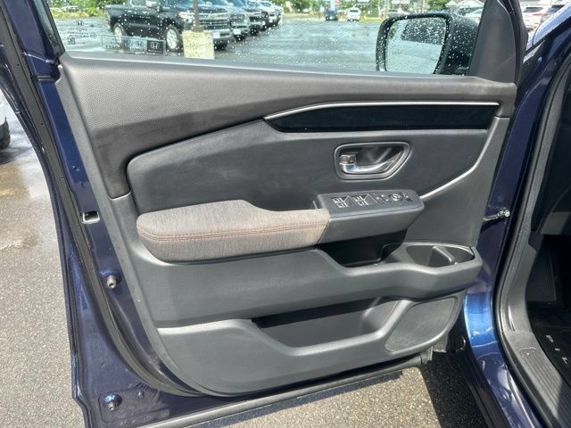 Used 2025 Honda Pilot Sport image 15