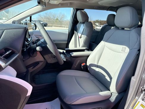 Certified 2026 Toyota Sienna XLE image 13